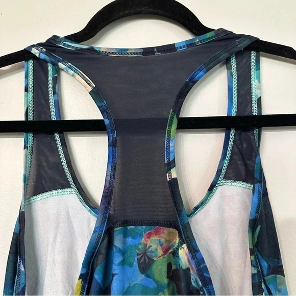Athleta Blue Abstract Floral Racerback Sleeveless Scoop Neck Tank Size XS - Picture 7 of 9